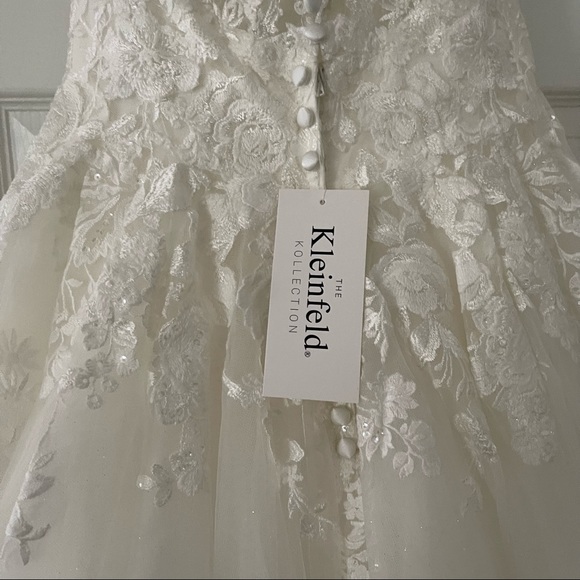 Kleinfeld wedding dress - Cathrine off the shoulder - Picture 6 of 11